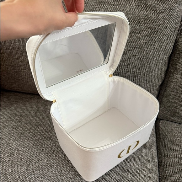 DIOR Prestige Lifestyle Set White Vanity Pouch Cotton Face Towel - Picture 9 of 16